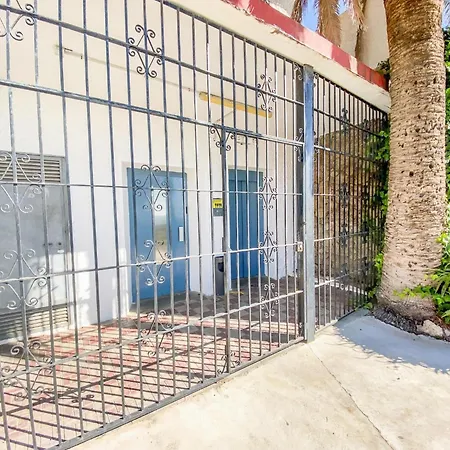 Apartment By Playa De La Carihuela